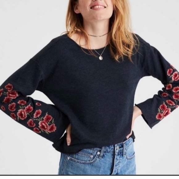 American Eagle Outfitters Tops - American Eagle AE High Low Boxy Floral Long Sleeved Shirt/Sweatshirt - Small